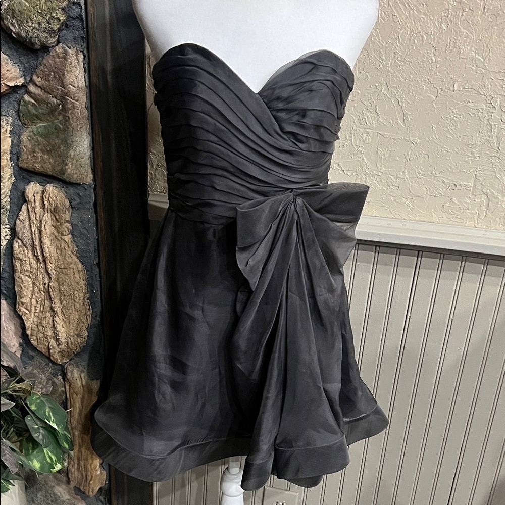 Elegant Strapless Charcoal Dress with Bow Accent